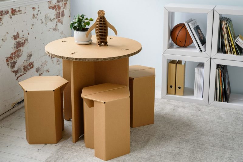 furnitur dari kardus bekas