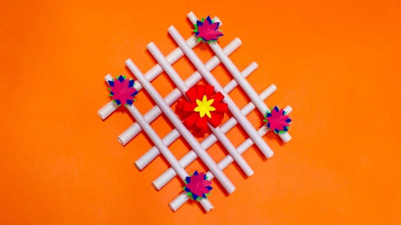 hiasan dinding dari sedotan bekas