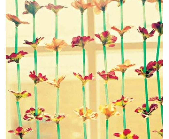 tirai bunga dari sedotan