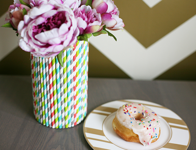 vas-bunga-dari-sedotan-bekas